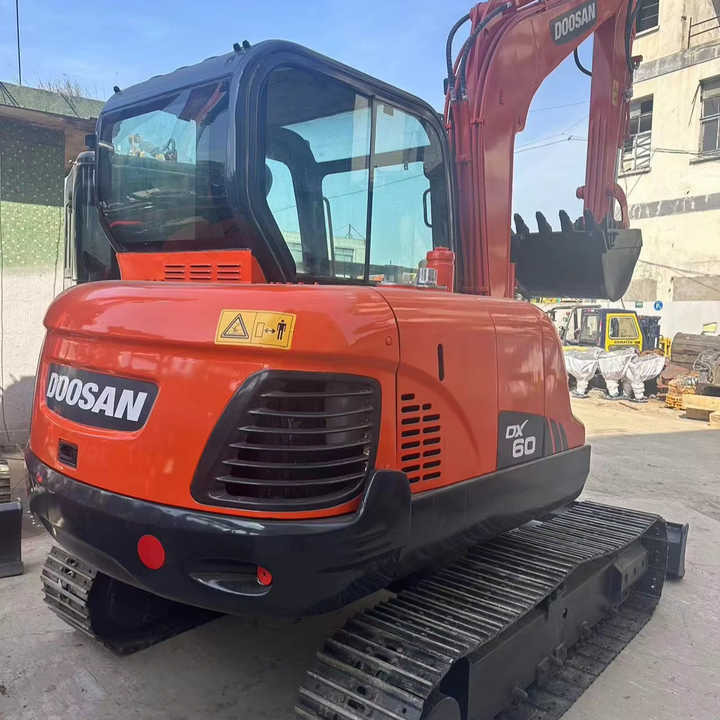 Used Digger DOOSAN DX60 Construction Machinery Construction Digger Used DOOSAN DX60 Cheap Excavator - Escavadora de rastos: foto 1 Used Digger DOOSAN DX60 Construction Machinery Construction Digger Used DOOSAN DX60 Cheap Excavator - Escavadora de rastos: foto 1