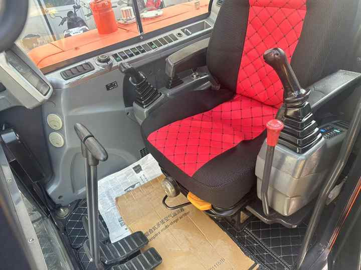Used Digger DOOSAN DX60 Construction Machinery Construction Digger Used DOOSAN DX60 Cheap Excavator - Escavadora de rastos: foto 3 Used Digger DOOSAN DX60 Construction Machinery Construction Digger Used DOOSAN DX60 Cheap Excavator - Escavadora de rastos: foto 3
