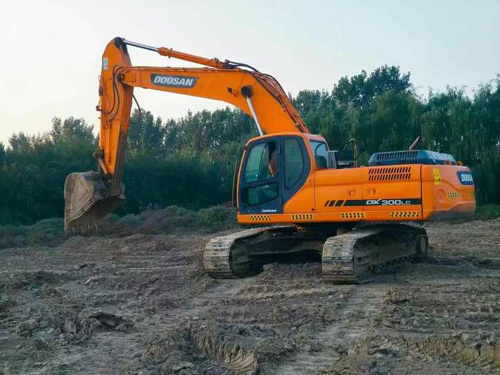 Used Doosan Dx300LC Model Excavator Second Hand Machine Popular Brand Korean Doosan Hydraulic Machinery - Escavadeira: foto 2 Used Doosan Dx300LC Model Excavator Second Hand Machine Popular Brand Korean Doosan Hydraulic Machinery - Escavadeira: foto 2