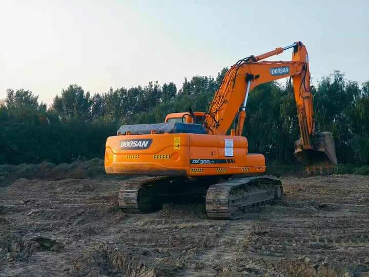 Used Doosan Dx300LC Model Excavator Second Hand Machine Popular Brand Korean Doosan Hydraulic Machinery - Escavadeira: foto 4 Used Doosan Dx300LC Model Excavator Second Hand Machine Popular Brand Korean Doosan Hydraulic Machinery - Escavadeira: foto 4