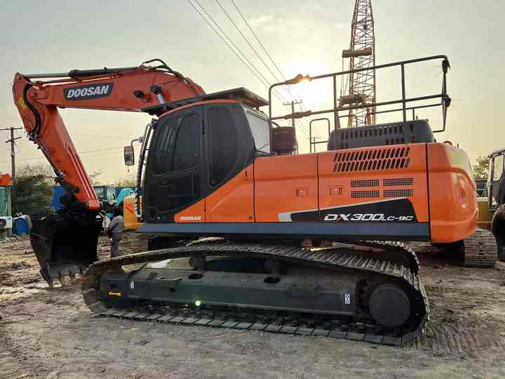 Used Excavator Doosan DX300 Excavators Mini Equipment Earth Moving Machinery Doosan Digger Excavator for Sale - Escavadora de rastos: foto 5 Used Excavator Doosan DX300 Excavators Mini Equipment Earth Moving Machinery Doosan Digger Excavator for Sale - Escavadora de rastos: foto 5