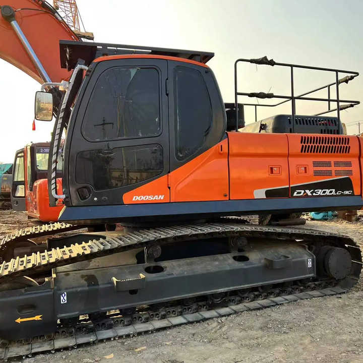 Used Excavator Doosan DX300 Excavators Mini Equipment Earth Moving Machinery Doosan Digger Excavator for Sale - Escavadora de rastos: foto 2 Used Excavator Doosan DX300 Excavators Mini Equipment Earth Moving Machinery Doosan Digger Excavator for Sale - Escavadora de rastos: foto 2