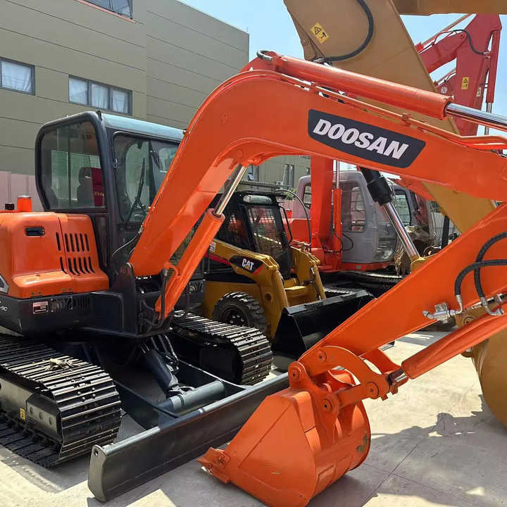 Used Excavator Doosan DX55 Excavators Mini Equipment Earth Moving Machinery Doosan Digger Excavator for Sale - Escavadora de rastos: foto 1 Used Excavator Doosan DX55 Excavators Mini Equipment Earth Moving Machinery Doosan Digger Excavator for Sale - Escavadora de rastos: foto 1