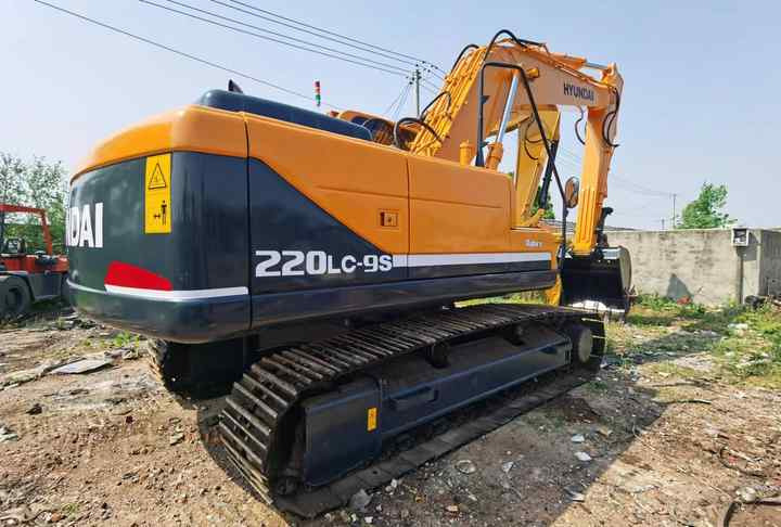 Used HYUNDAI R220-9S New Model Excavator Second Hand Machine Popular Brand Korean hyundai Hydraulic Machinery - Escavadora de rastos: foto 3 Used HYUNDAI R220-9S New Model Excavator Second Hand Machine Popular Brand Korean hyundai Hydraulic Machinery - Escavadora de rastos: foto 3