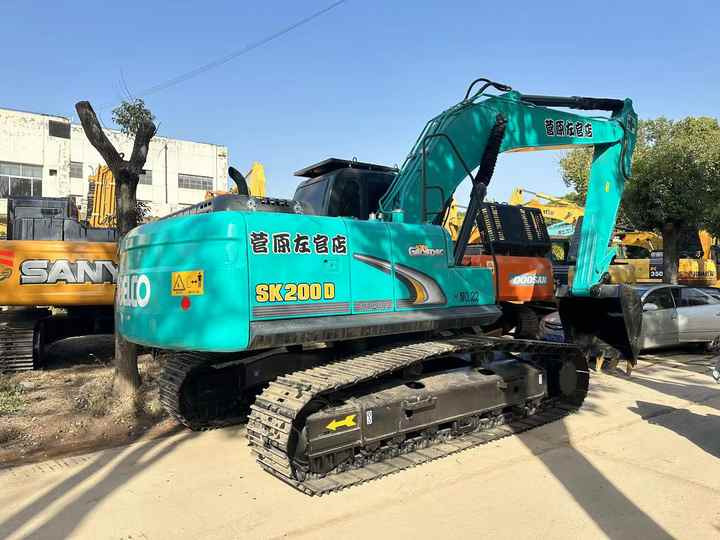 Used Japan Kobelco SK200-8 Crawler Excavator New Arrival Earth-moving Machine for Sale - Escavadeira: foto 4 Used Japan Kobelco SK200-8 Crawler Excavator New Arrival Earth-moving Machine for Sale - Escavadeira: foto 4