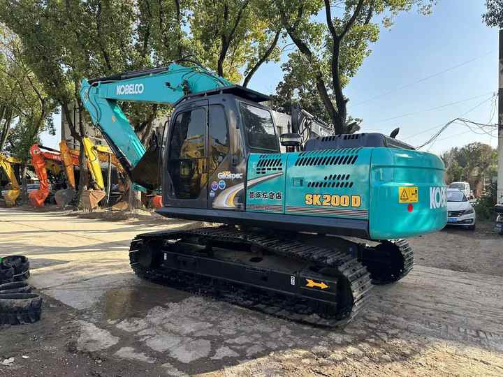 Used Japan Original Brand Kobelco Sk200-8 Excavator in High Quality for Sale High Working Efficiency - Escavadeira: foto 3 Used Japan Original Brand Kobelco Sk200-8 Excavator in High Quality for Sale High Working Efficiency - Escavadeira: foto 3
