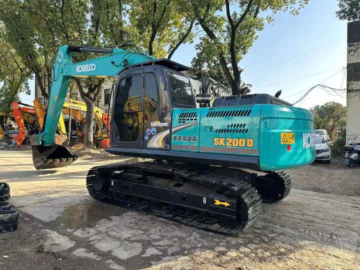 Used Japan Original Brand Kobelco Sk200-8 Excavator in High Quality for Sale High Working Efficiency - Escavadeira: foto 4 Used Japan Original Brand Kobelco Sk200-8 Excavator in High Quality for Sale High Working Efficiency - Escavadeira: foto 4