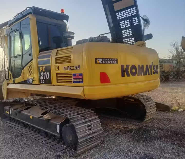 Used Komatsu PC210-8 for sale at an affordable price - Escavadora de rastos: foto 1 Used Komatsu PC210-8 for sale at an affordable price - Escavadora de rastos: foto 1