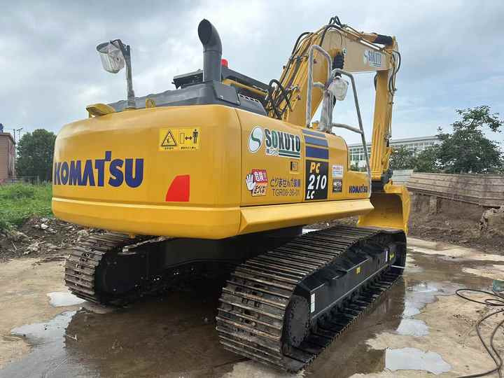 Used Komatsu PC210-8 for sale at an affordable price - Escavadora de rastos: foto 5 Used Komatsu PC210-8 for sale at an affordable price - Escavadora de rastos: foto 5