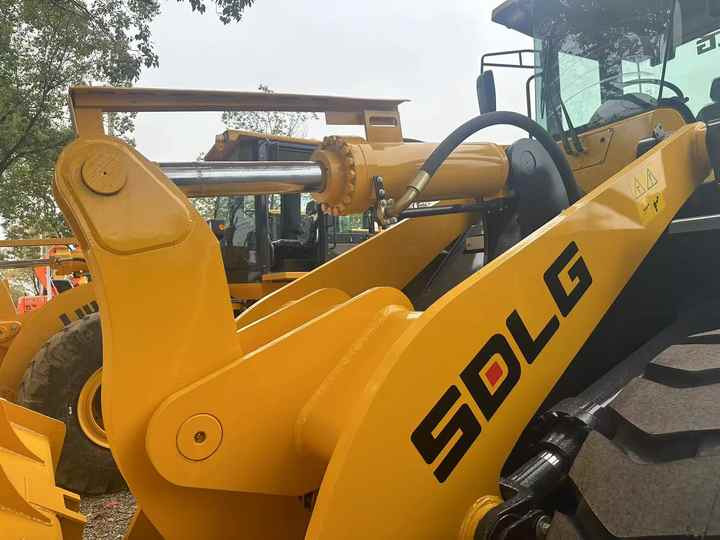 Used Road Construction Equipment SDLG LG956L Wheel Loader Second Hand SDLG 936 LG 953 LG958F 956L for Sale - Pá carregadora de rodas: foto 4 Used Road Construction Equipment SDLG LG956L Wheel Loader Second Hand SDLG 936 LG 953 LG958F 956L for Sale - Pá carregadora de rodas: foto 4