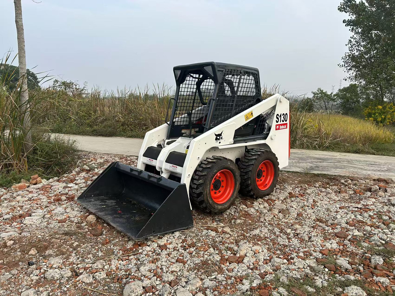 BOBCAT S130 - Mini pá carregadora: foto 2 BOBCAT S130 - Mini pá carregadora: foto 2