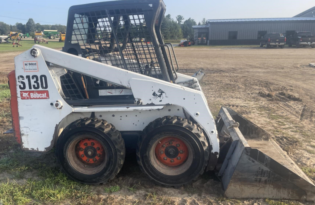 BOBCAT S130 - Mini pá carregadora: foto 1 BOBCAT S130 - Mini pá carregadora: foto 1