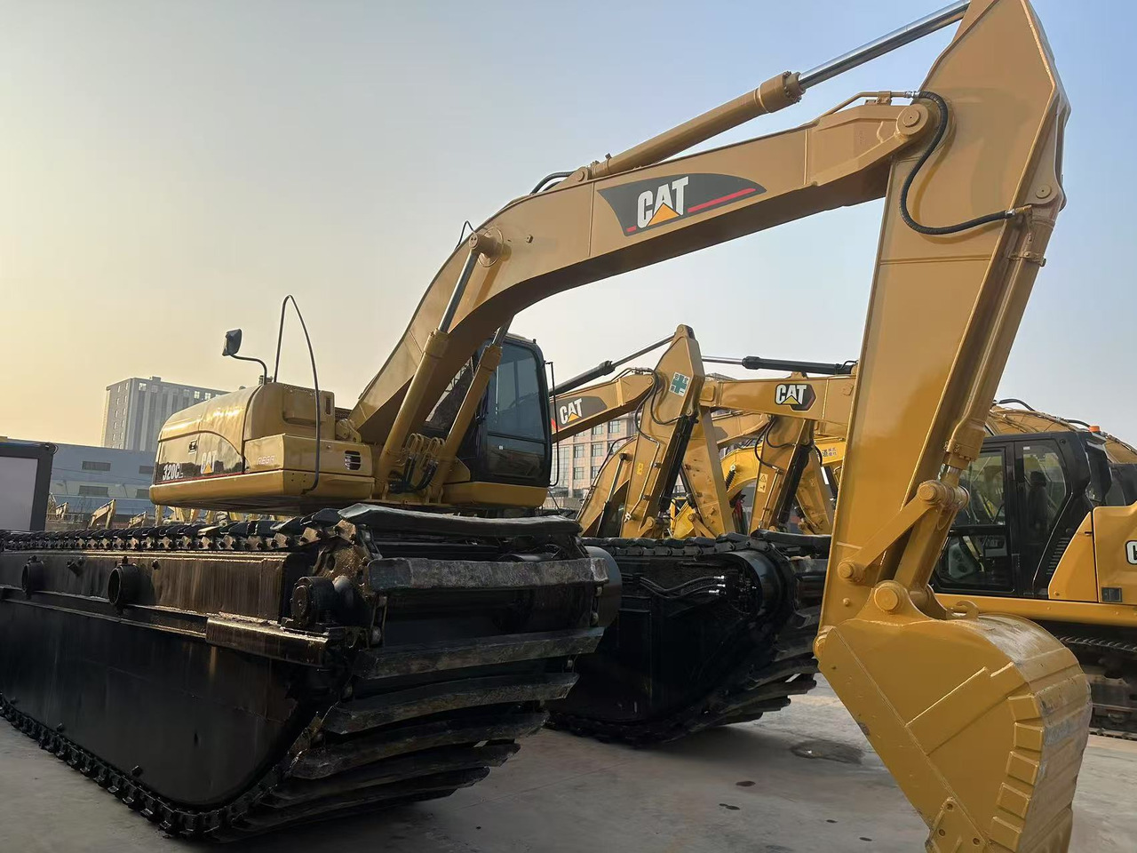 CATERPILLAR 320C - Escavadeira flutuante: foto 4 CATERPILLAR 320C - Escavadeira flutuante: foto 4