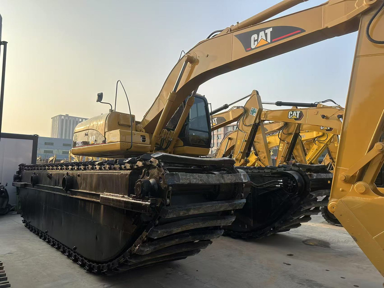 CATERPILLAR 320C - Escavadeira flutuante: foto 3 CATERPILLAR 320C - Escavadeira flutuante: foto 3