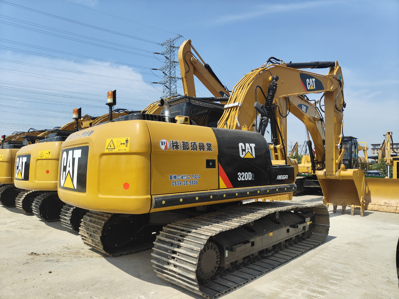 CATERPILLAR 320D2 - Escavadora de rastos: foto 3 CATERPILLAR 320D2 - Escavadora de rastos: foto 3