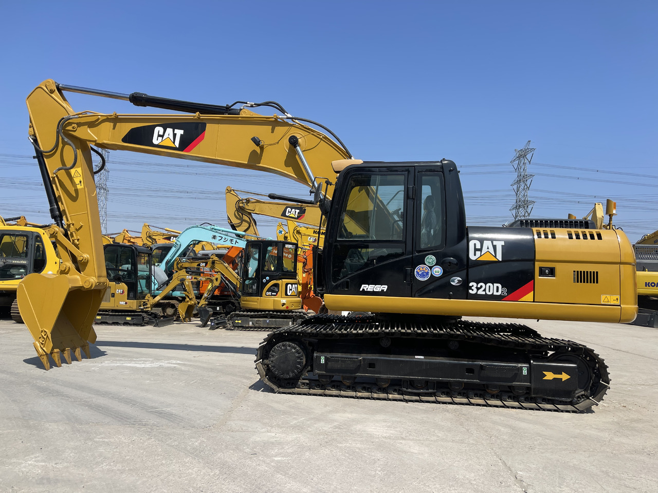 CATERPILLAR 320D2 - Escavadora de rastos: foto 1 CATERPILLAR 320D2 - Escavadora de rastos: foto 1