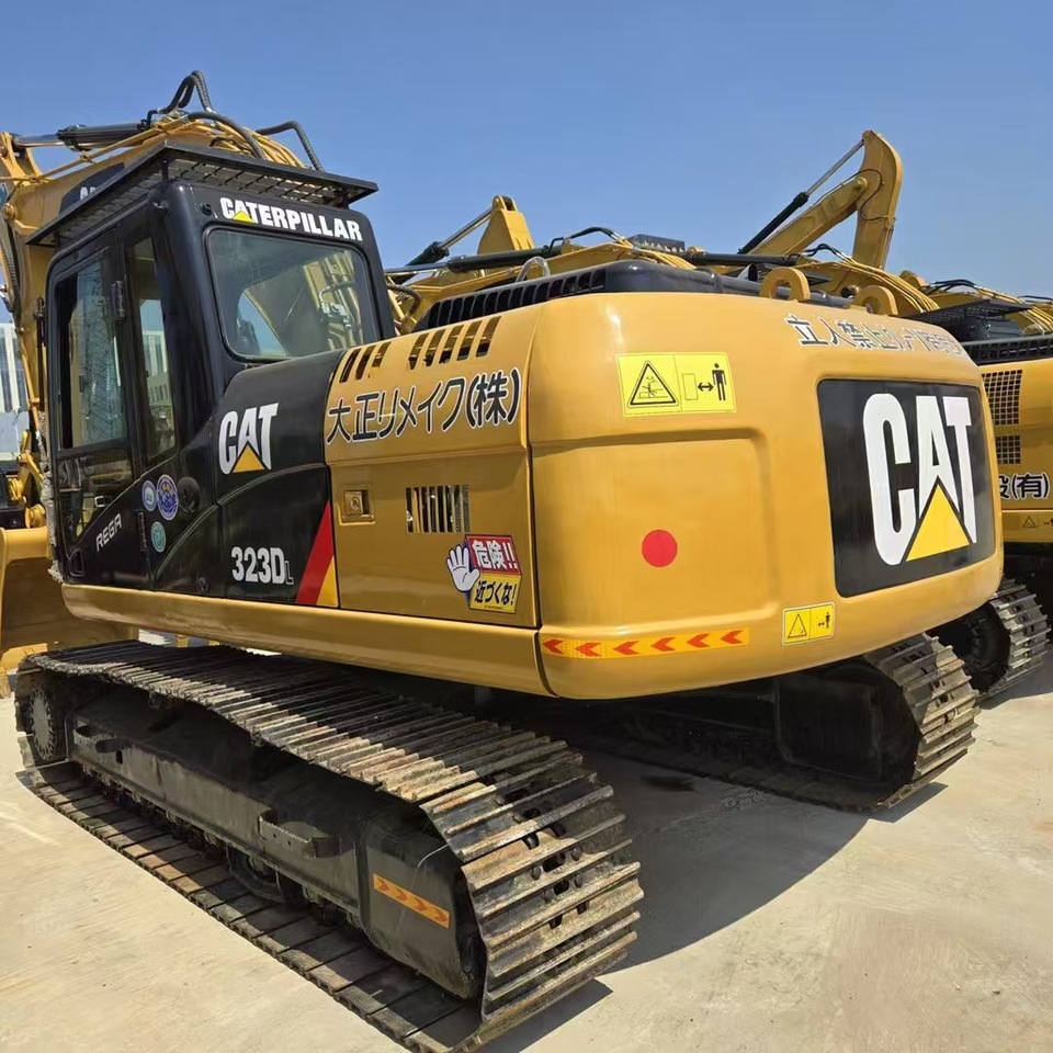 CATERPILLAR 323D2 - Escavadora de rastos: foto 1 CATERPILLAR 323D2 - Escavadora de rastos: foto 1