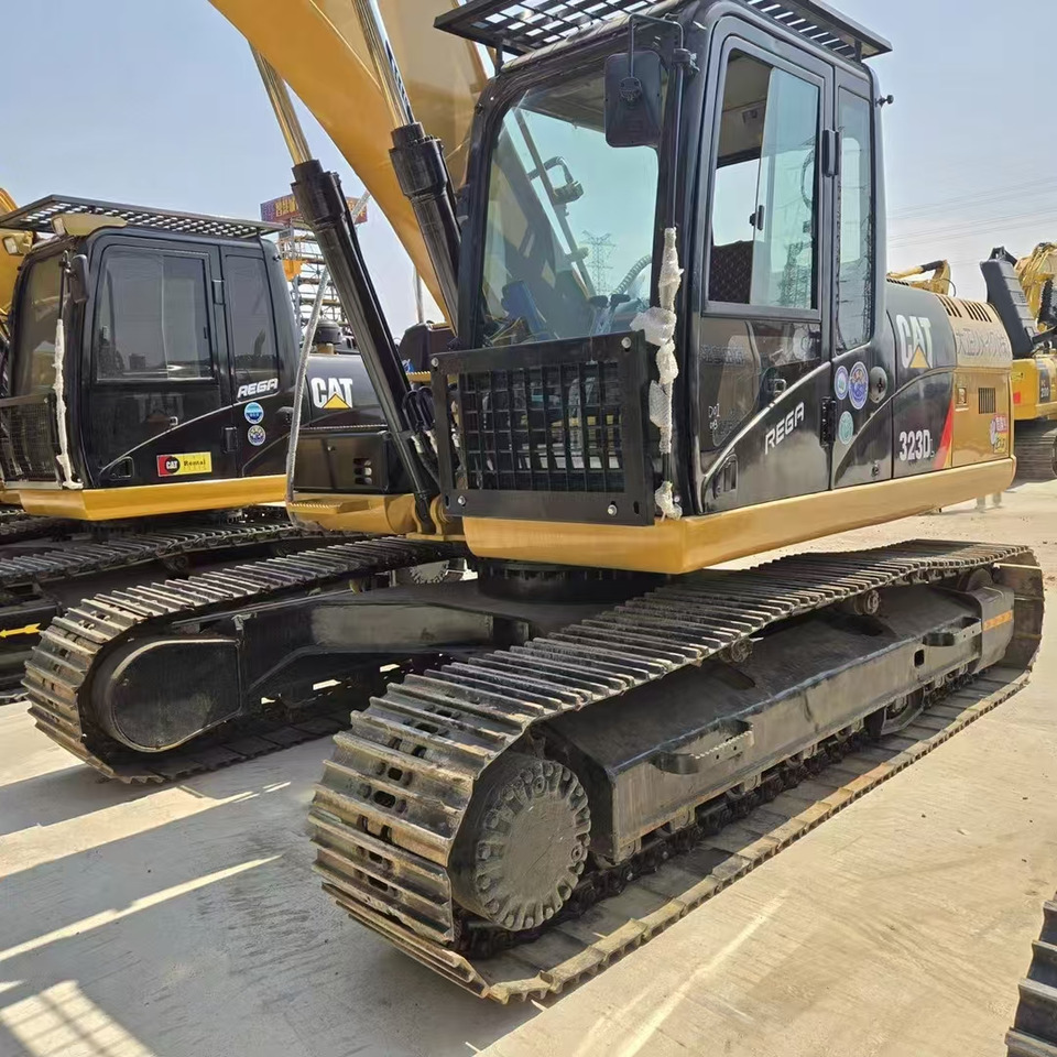CATERPILLAR 323D2 - Escavadora de rastos: foto 4 CATERPILLAR 323D2 - Escavadora de rastos: foto 4
