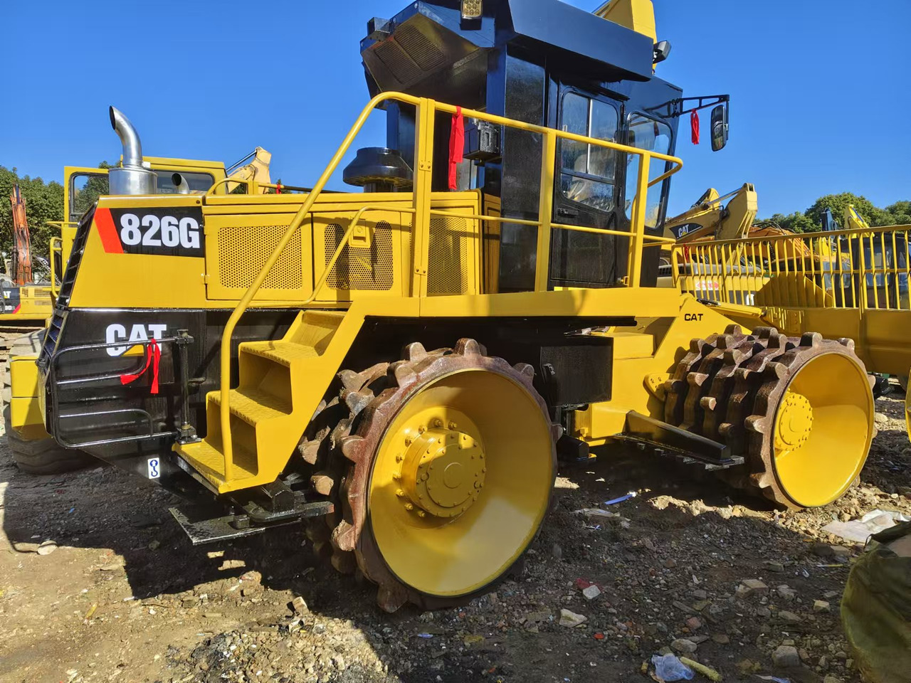 CATERPILLAR 826G - Compactador de asfalto: foto 1 CATERPILLAR 826G - Compactador de asfalto: foto 1