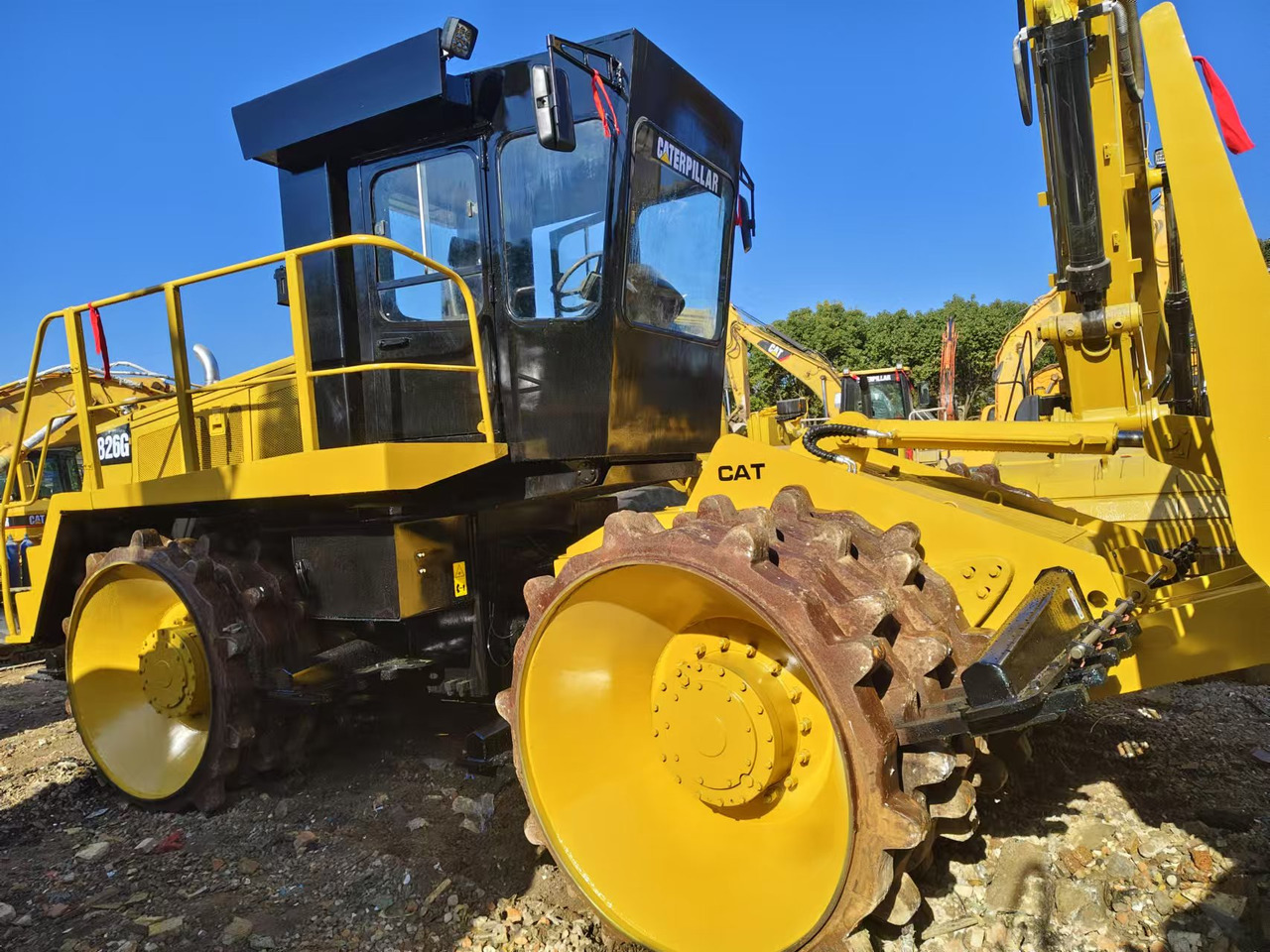 CATERPILLAR 826G - Compactador de asfalto: foto 4 CATERPILLAR 826G - Compactador de asfalto: foto 4