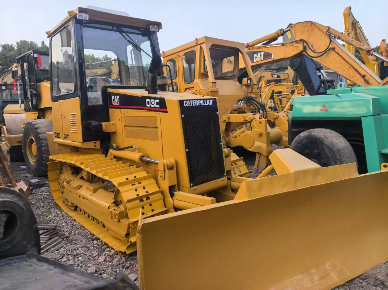 CATERPILLAR D3C - Buldôzer: foto 1 CATERPILLAR D3C - Buldôzer: foto 1