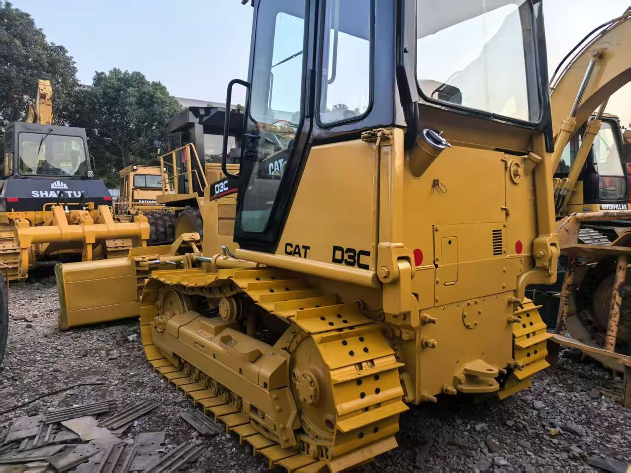CATERPILLAR D3C - Buldôzer: foto 2 CATERPILLAR D3C - Buldôzer: foto 2