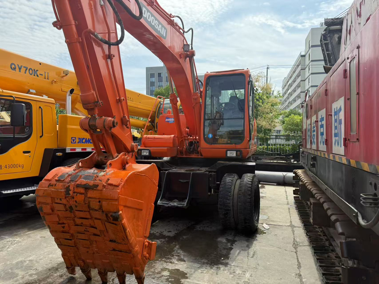 DOOSAN DH150W-7 - Escavadeira de rodas: foto 1 DOOSAN DH150W-7 - Escavadeira de rodas: foto 1