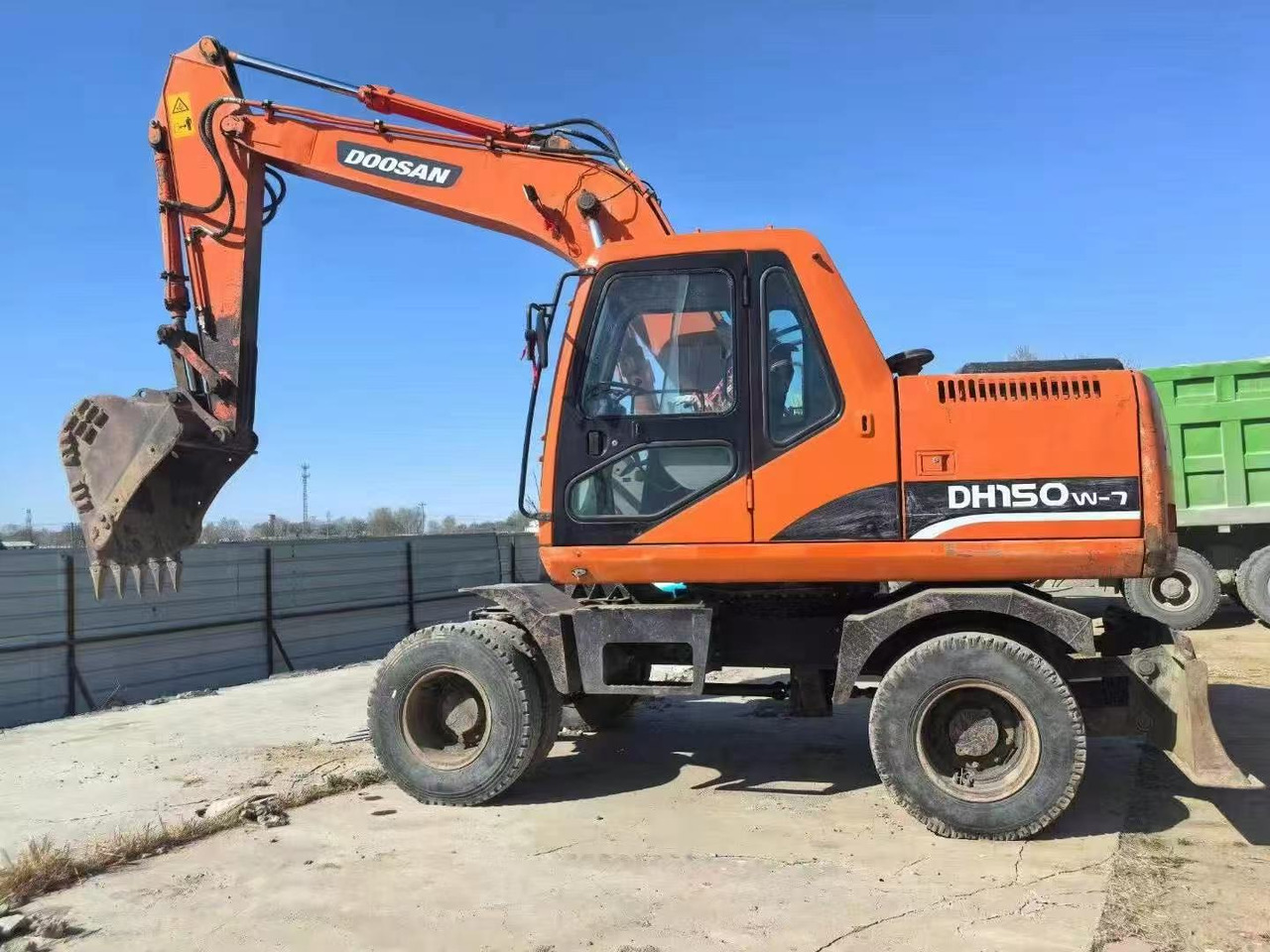 DOOSAN DH150W-7 - Escavadeira de rodas: foto 3 DOOSAN DH150W-7 - Escavadeira de rodas: foto 3