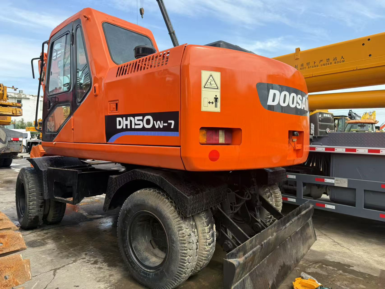 DOOSAN DH150W-7 - Escavadeira de rodas: foto 3 DOOSAN DH150W-7 - Escavadeira de rodas: foto 3