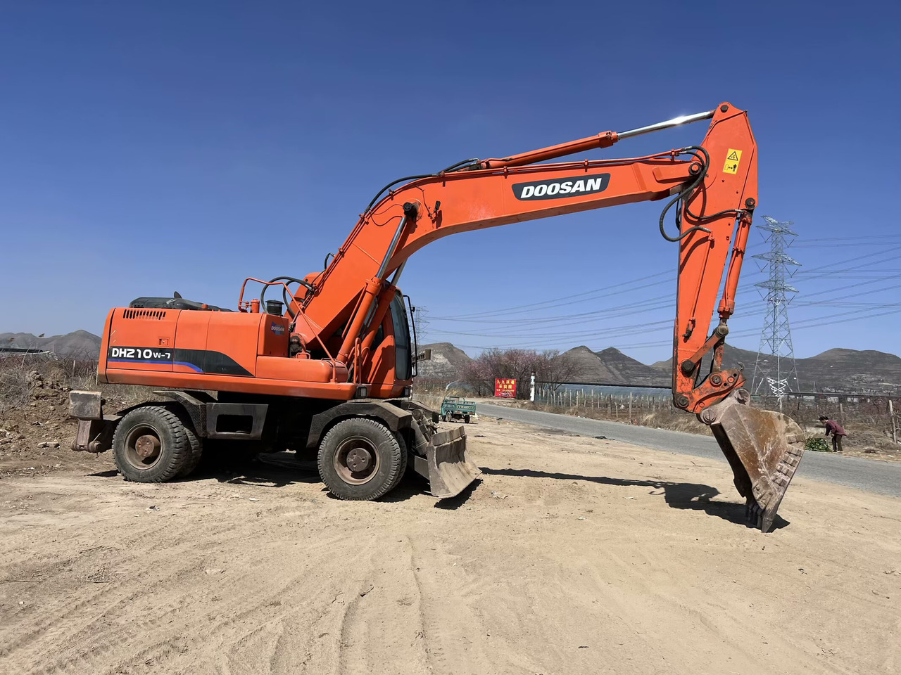 DOOSAN DH210W-7 - Escavadeira de rodas: foto 4 DOOSAN DH210W-7 - Escavadeira de rodas: foto 4