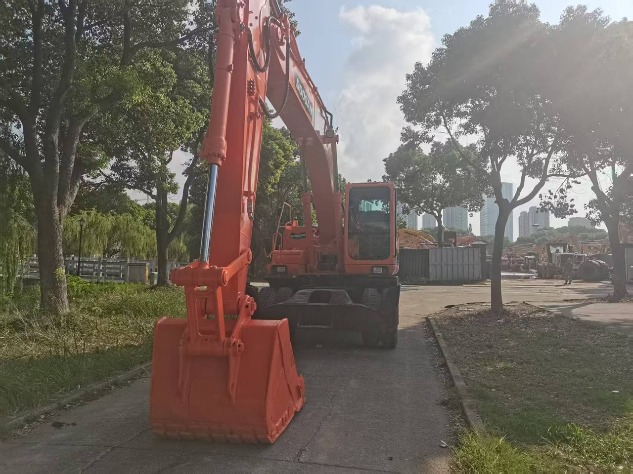 DOOSAN DH210W-9C - Escavadeira de rodas: foto 1 DOOSAN DH210W-9C - Escavadeira de rodas: foto 1