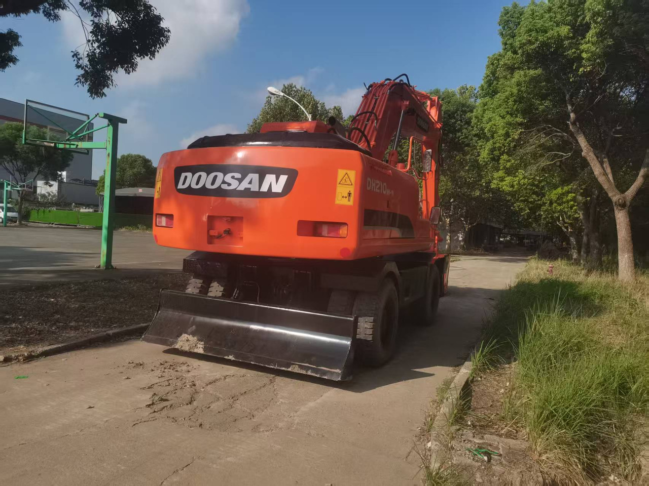 DOOSAN DH210W-9C - Escavadeira de rodas: foto 4 DOOSAN DH210W-9C - Escavadeira de rodas: foto 4