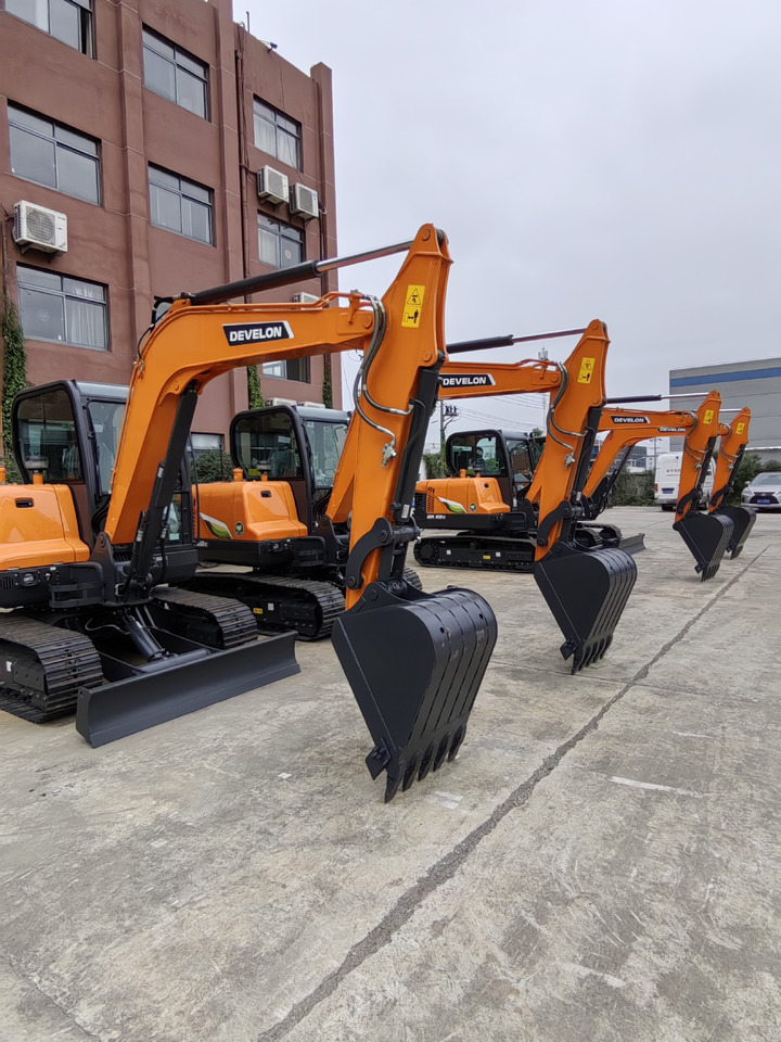 DOOSAN DX60E-10N - Escavadora de rastos: foto 1 DOOSAN DX60E-10N - Escavadora de rastos: foto 1