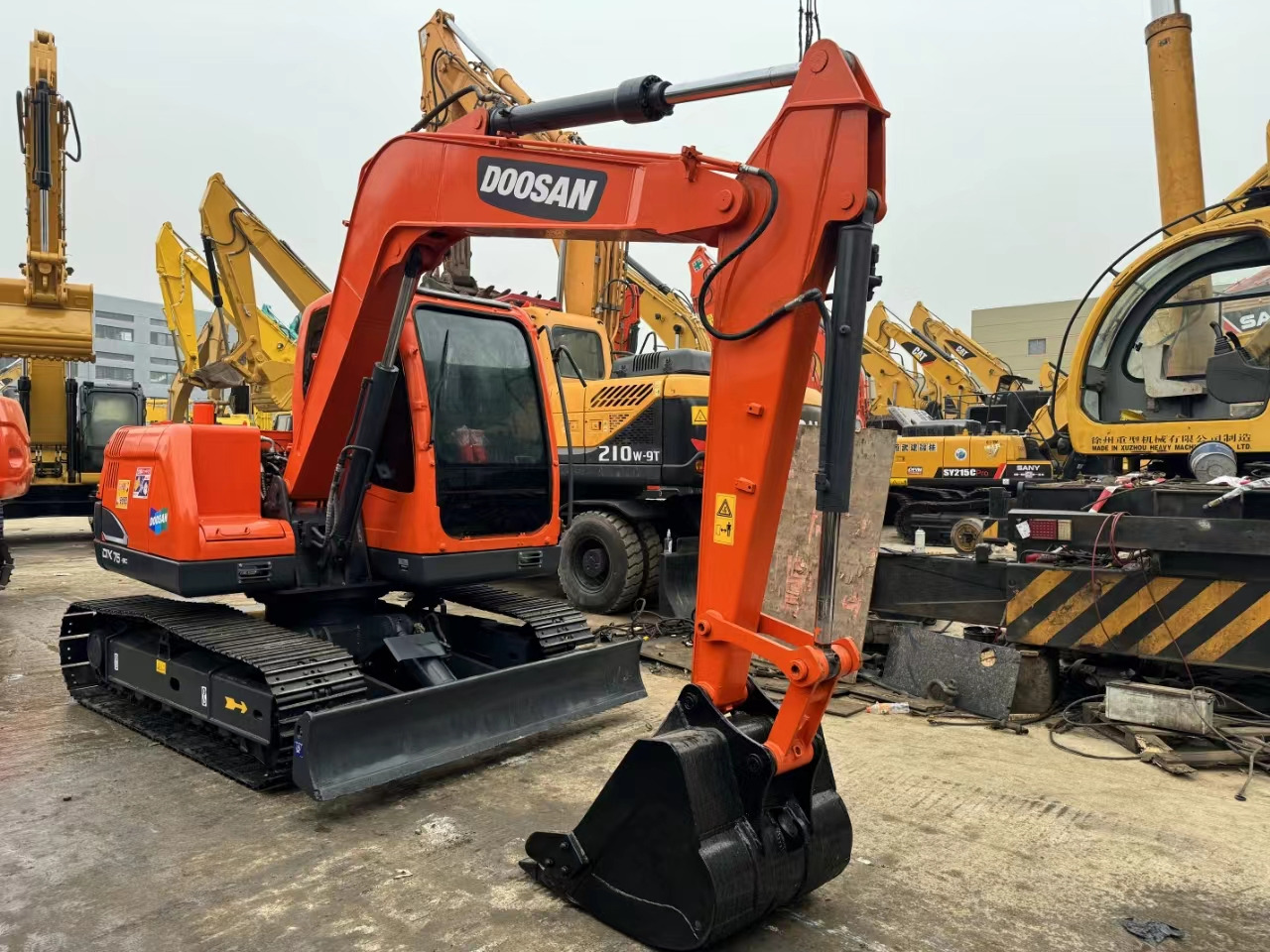 DOOSAN DX75-9C - Escavadora de rastos: foto 1 DOOSAN DX75-9C - Escavadora de rastos: foto 1
