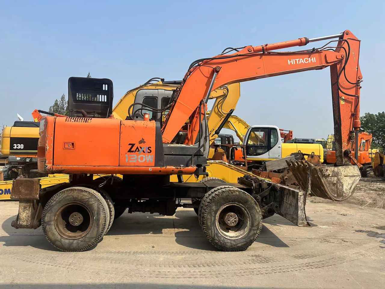 HITACHI ZX130 - Escavadeira de rodas: foto 1 HITACHI ZX130 - Escavadeira de rodas: foto 1