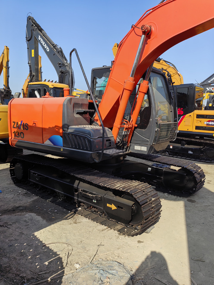 HITACHI ZX130 - Escavadora de rastos: foto 1 HITACHI ZX130 - Escavadora de rastos: foto 1