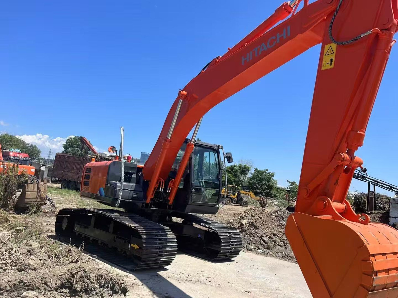HITACHI ZX200-5G - Escavadora de rastos: foto 1 HITACHI ZX200-5G - Escavadora de rastos: foto 1