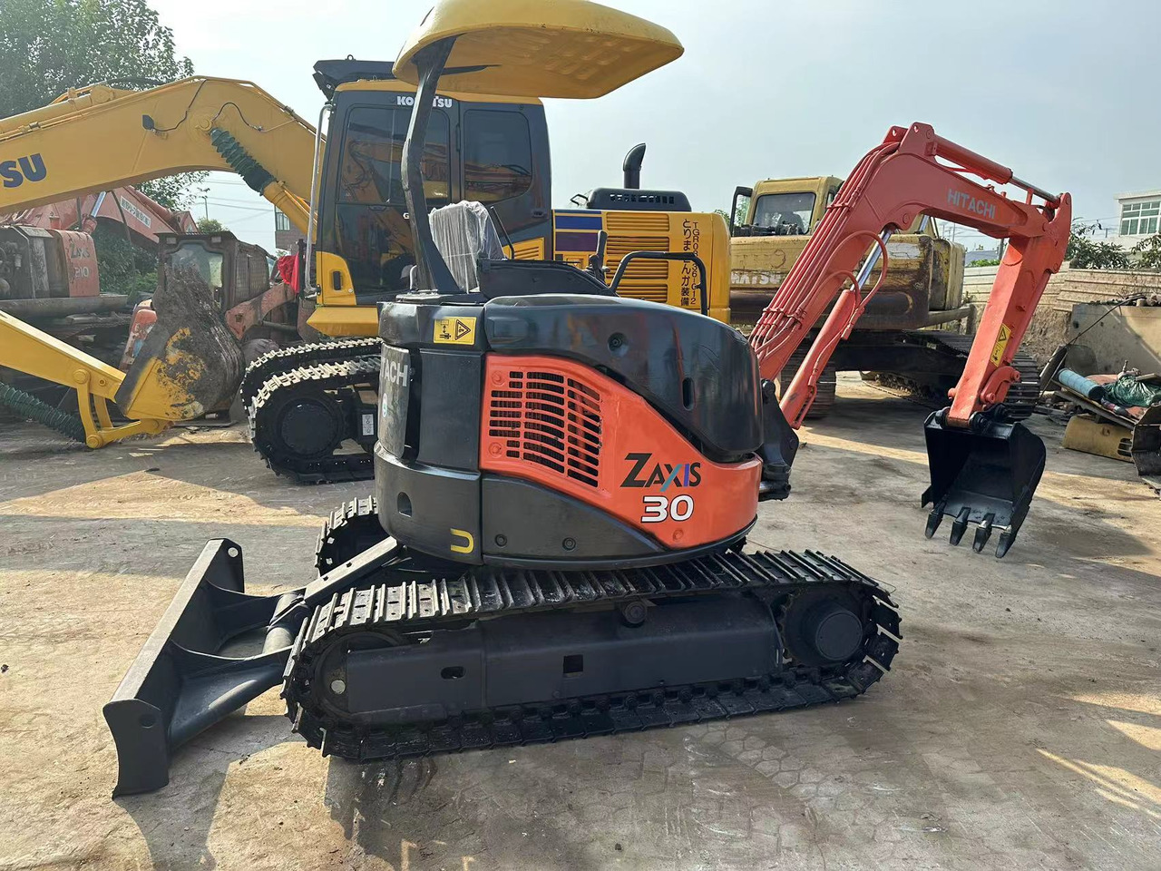 HITACHI ZX30 - Escavadora de rastos: foto 1 HITACHI ZX30 - Escavadora de rastos: foto 1
