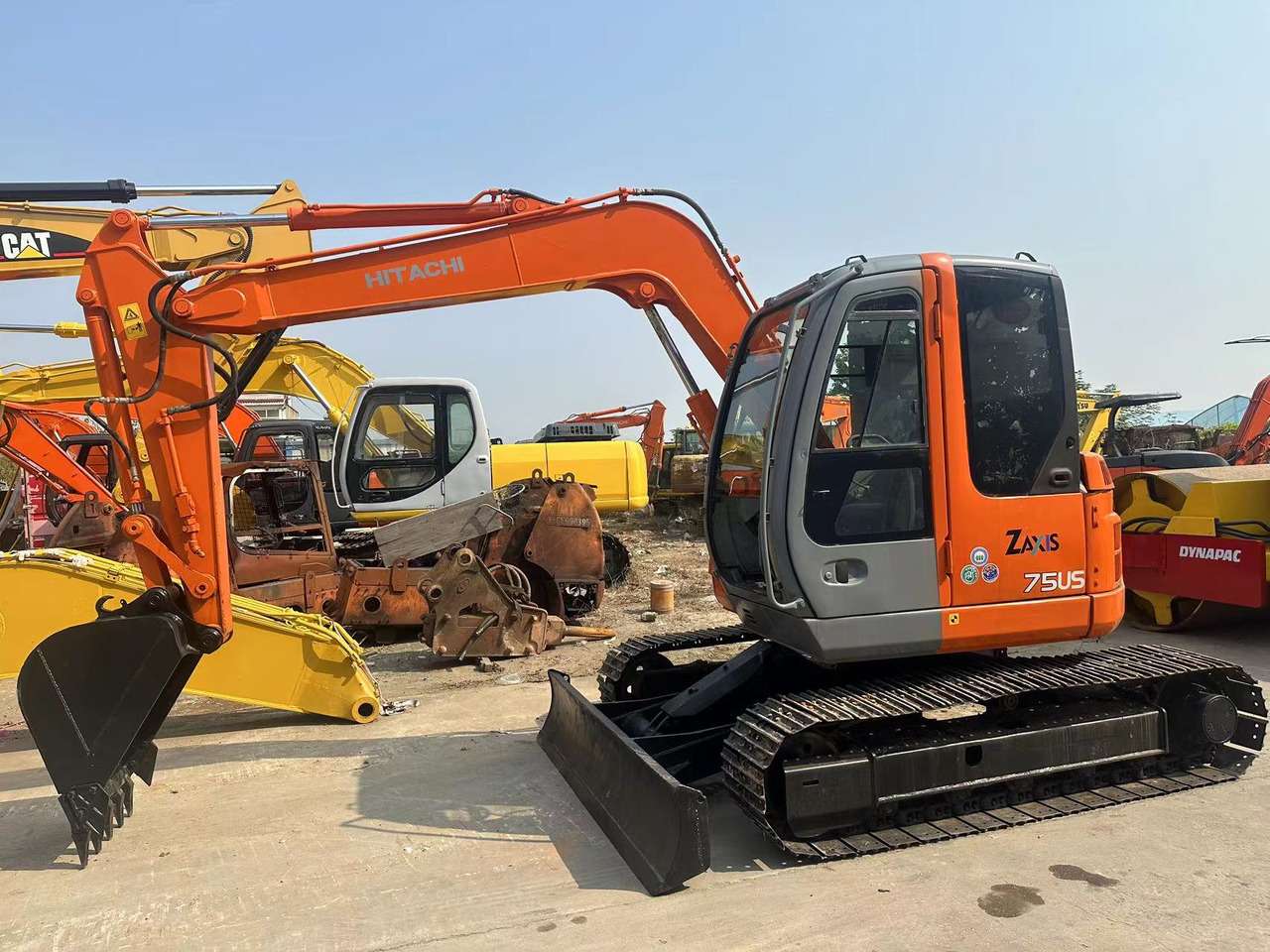 HITACHI ZX75 - Escavadora de rastos: foto 1 HITACHI ZX75 - Escavadora de rastos: foto 1