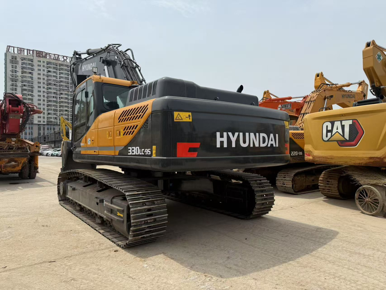 HYUNDAI R330LC-9S - Escavadora de rastos: foto 4 HYUNDAI R330LC-9S - Escavadora de rastos: foto 4