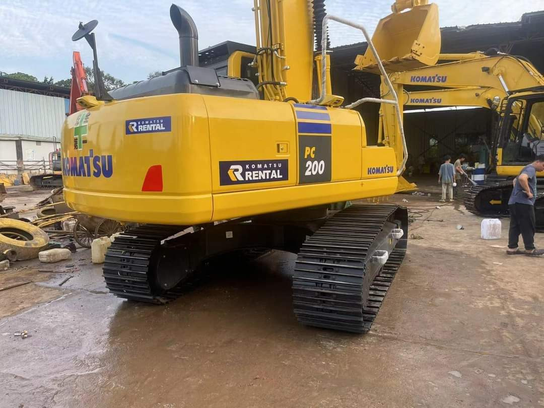 KOMATSU PC200-8 - Escavadora de rastos: foto 1 KOMATSU PC200-8 - Escavadora de rastos: foto 1