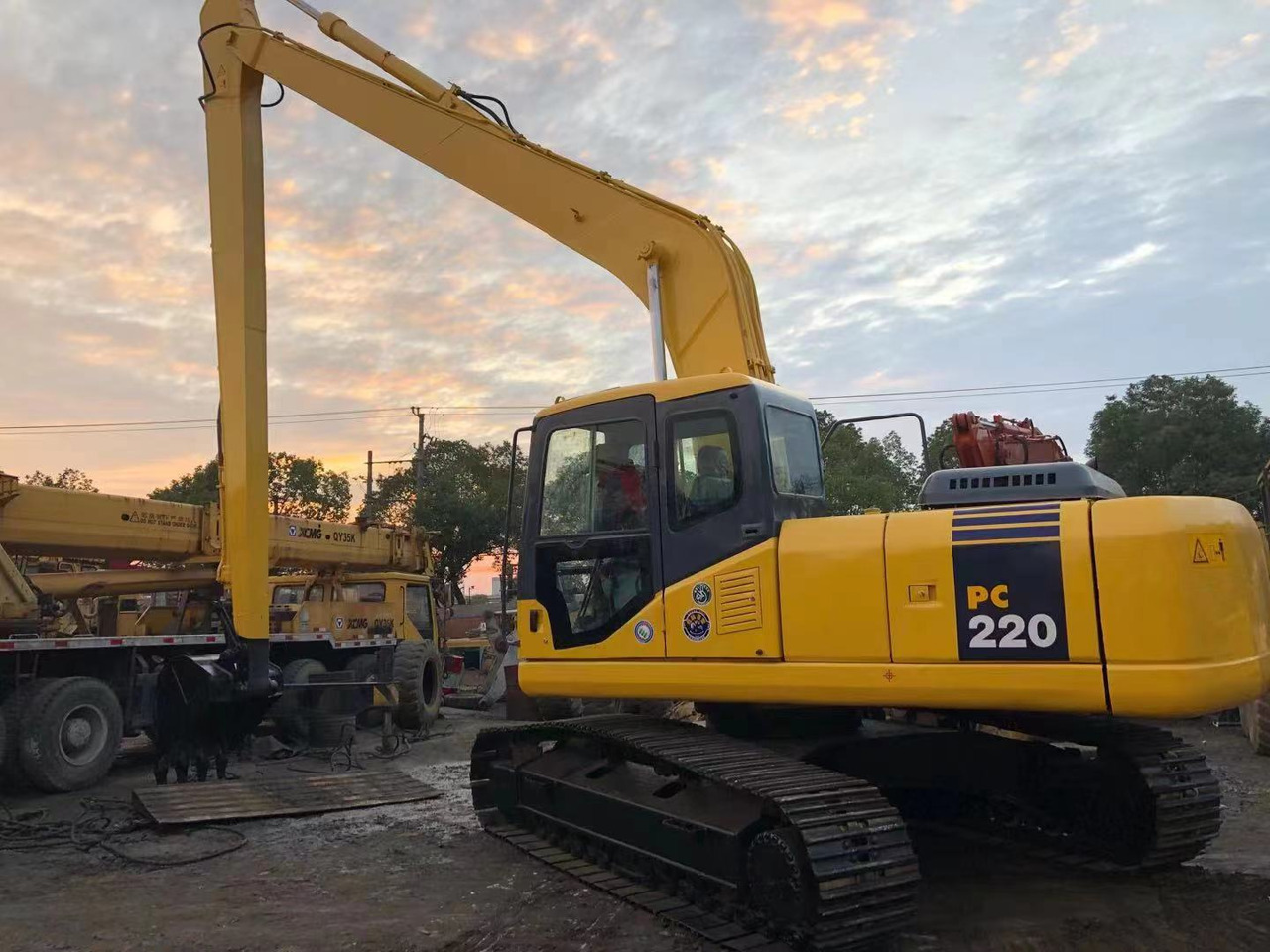 KOMATSU PC220-7 - Escavadora de rastos: foto 1 KOMATSU PC220-7 - Escavadora de rastos: foto 1