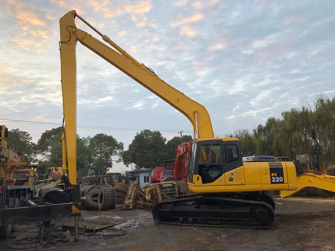 KOMATSU PC220-7 - Escavadora de rastos: foto 3 KOMATSU PC220-7 - Escavadora de rastos: foto 3