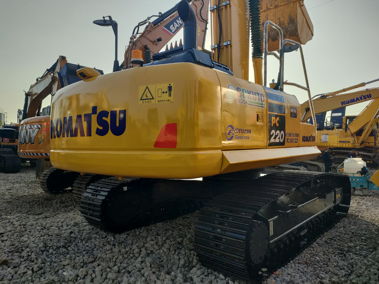 KOMATSU PC220-8 - Escavadora de rastos: foto 2 KOMATSU PC220-8 - Escavadora de rastos: foto 2