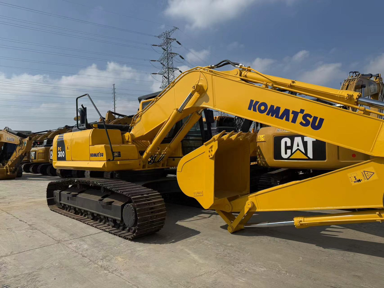 KOMATSU PC300-8 - Escavadora de rastos: foto 1 KOMATSU PC300-8 - Escavadora de rastos: foto 1