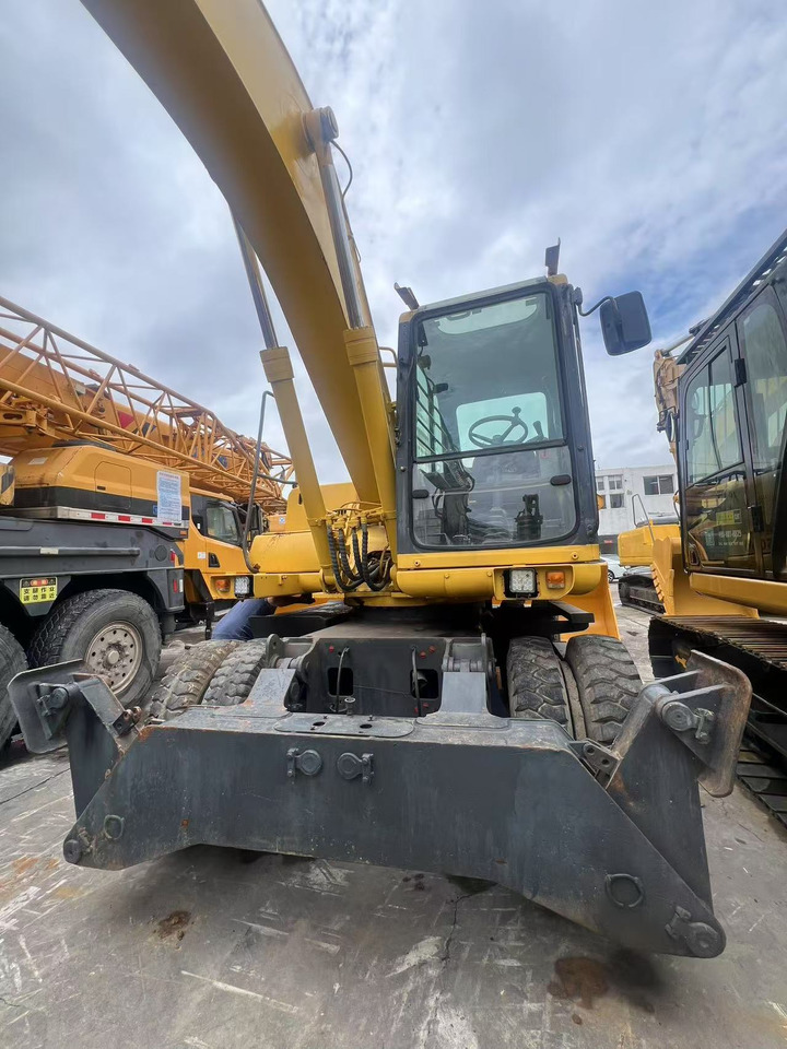KOMATSU PW150 - Escavadeira de rodas: foto 1 KOMATSU PW150 - Escavadeira de rodas: foto 1