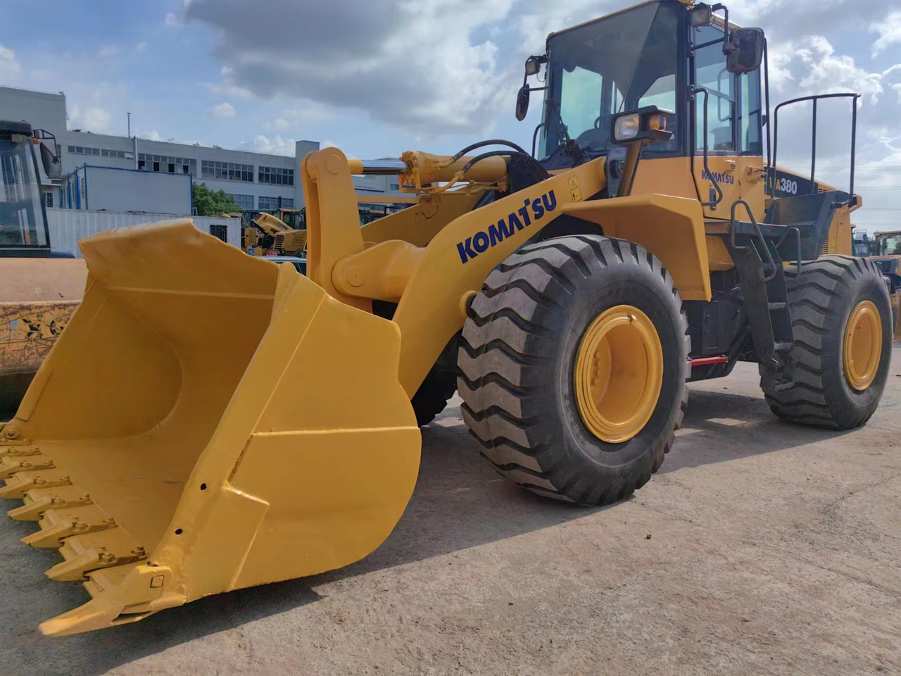 KOMATSU WA380-6 - Pá carregadora de rodas: foto 5 KOMATSU WA380-6 - Pá carregadora de rodas: foto 5