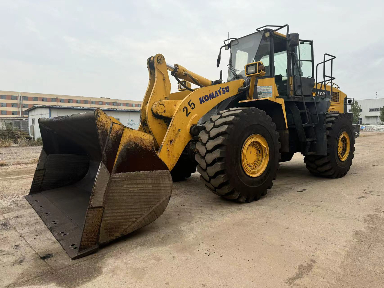 KOMATSU WA500-6 - Pá carregadora de rodas: foto 4 KOMATSU WA500-6 - Pá carregadora de rodas: foto 4