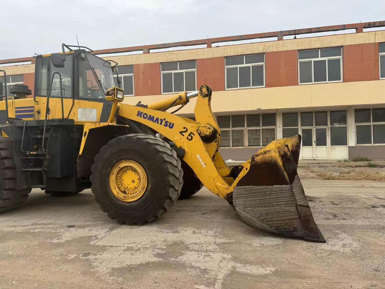 KOMATSU WA500-6 - Pá carregadora de rodas: foto 3 KOMATSU WA500-6 - Pá carregadora de rodas: foto 3