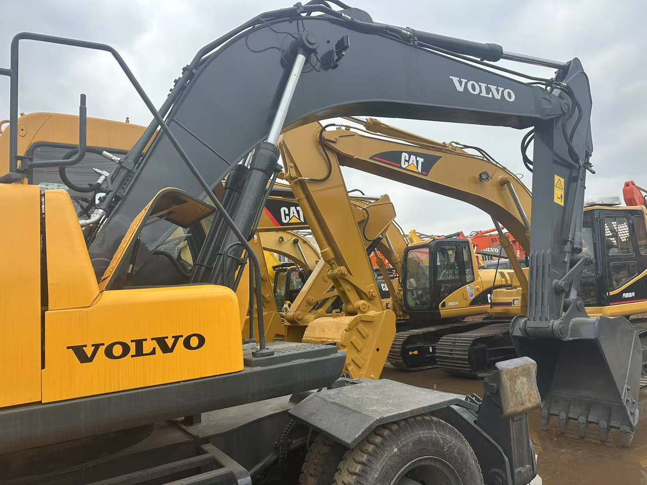 VOLVO EW170BLC - Escavadeira de rodas: foto 2 VOLVO EW170BLC - Escavadeira de rodas: foto 2